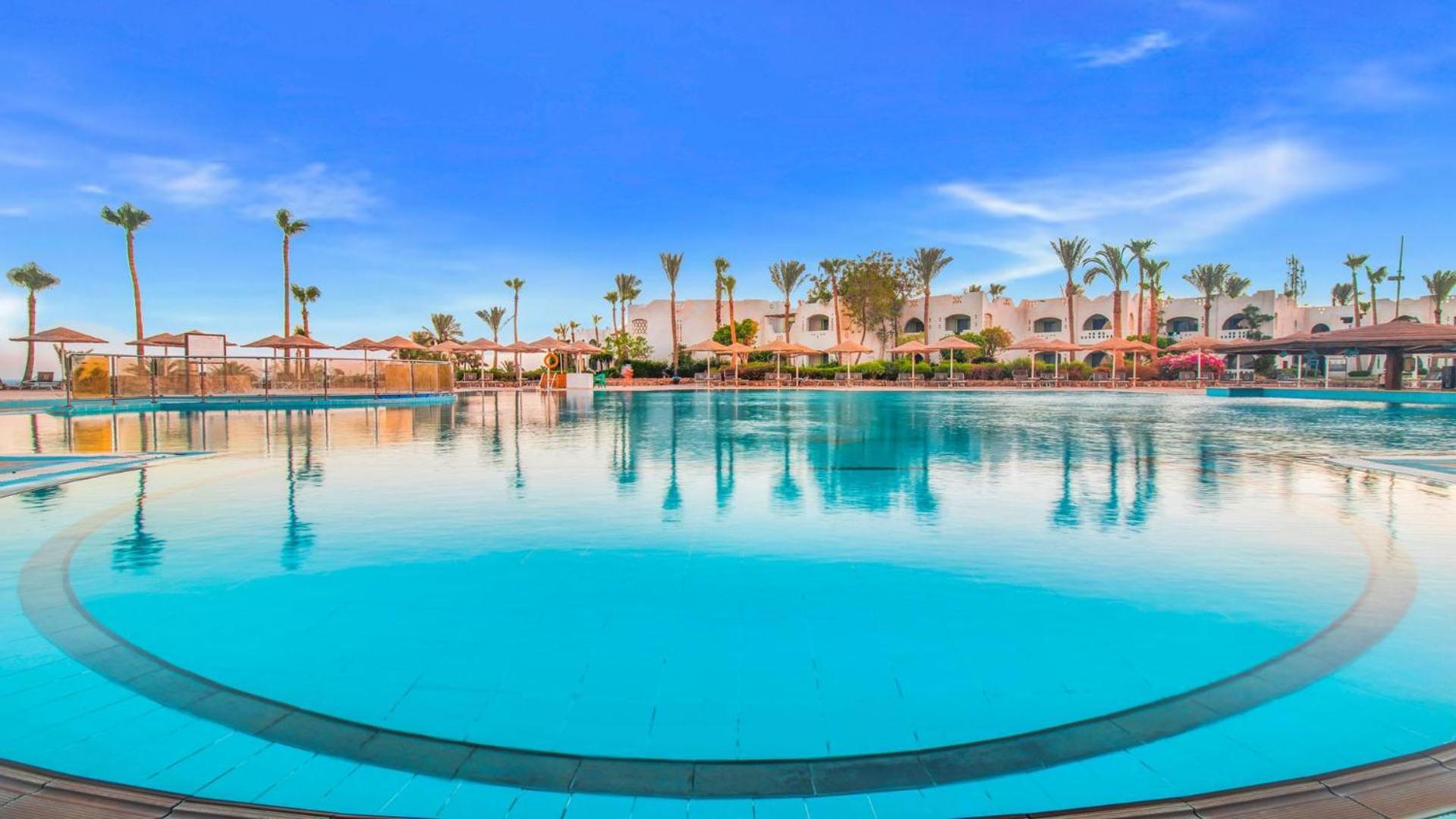 Domina Coral Bay Resort, Diving , Spa & Casino شرم الشيخ المظهر الخارجي الصورة The swimming pool at the hotel