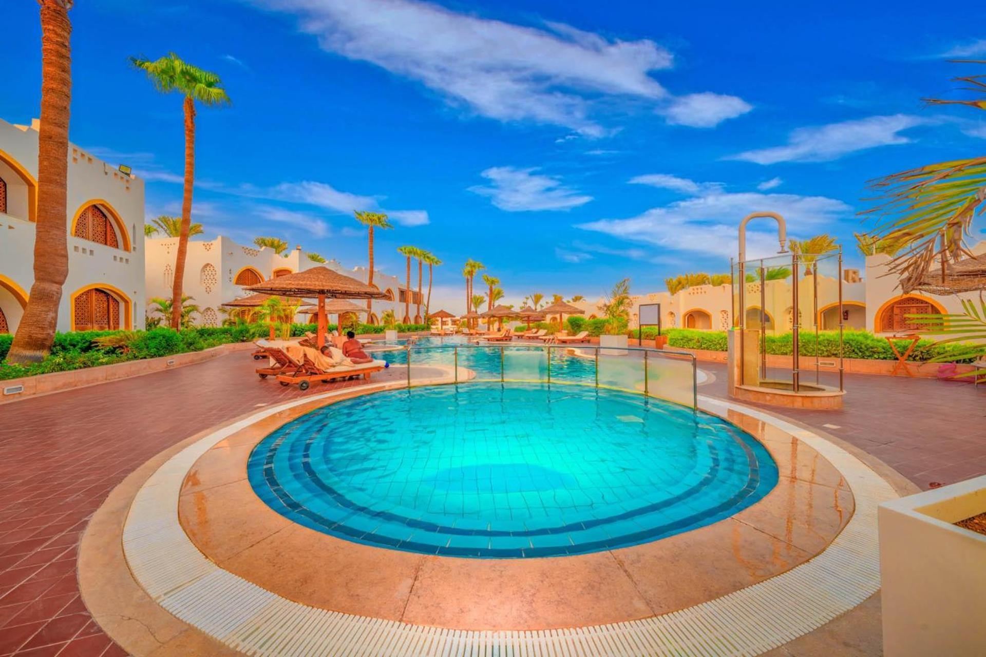 Domina Coral Bay Resort, Diving , Spa & Casino شرم الشيخ المظهر الخارجي الصورة The swimming pool at the resort
