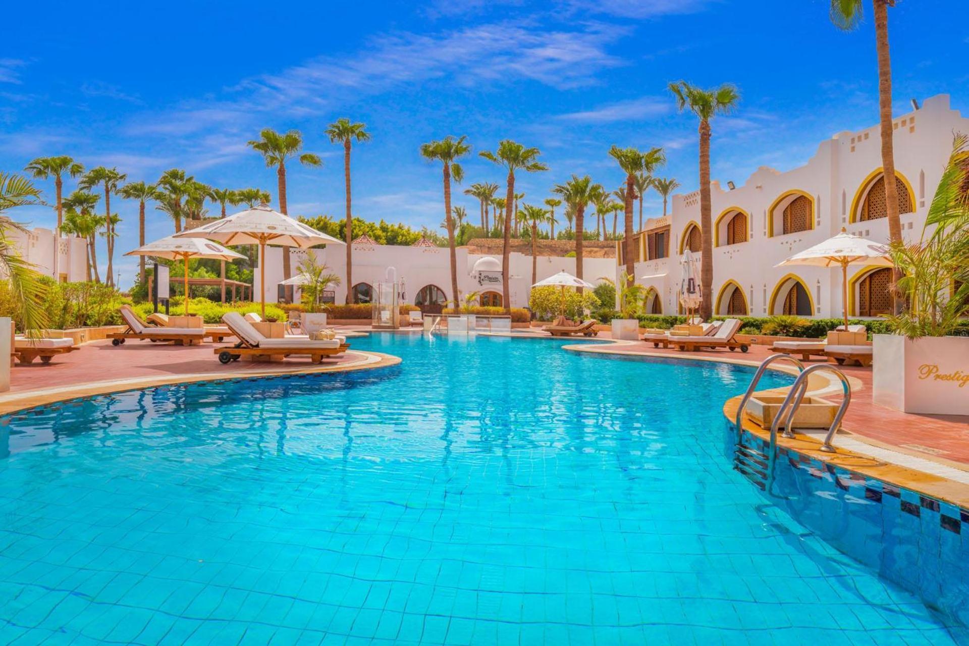 Domina Coral Bay Resort, Diving , Spa & Casino شرم الشيخ المظهر الخارجي الصورة The swimming pool at the hotel