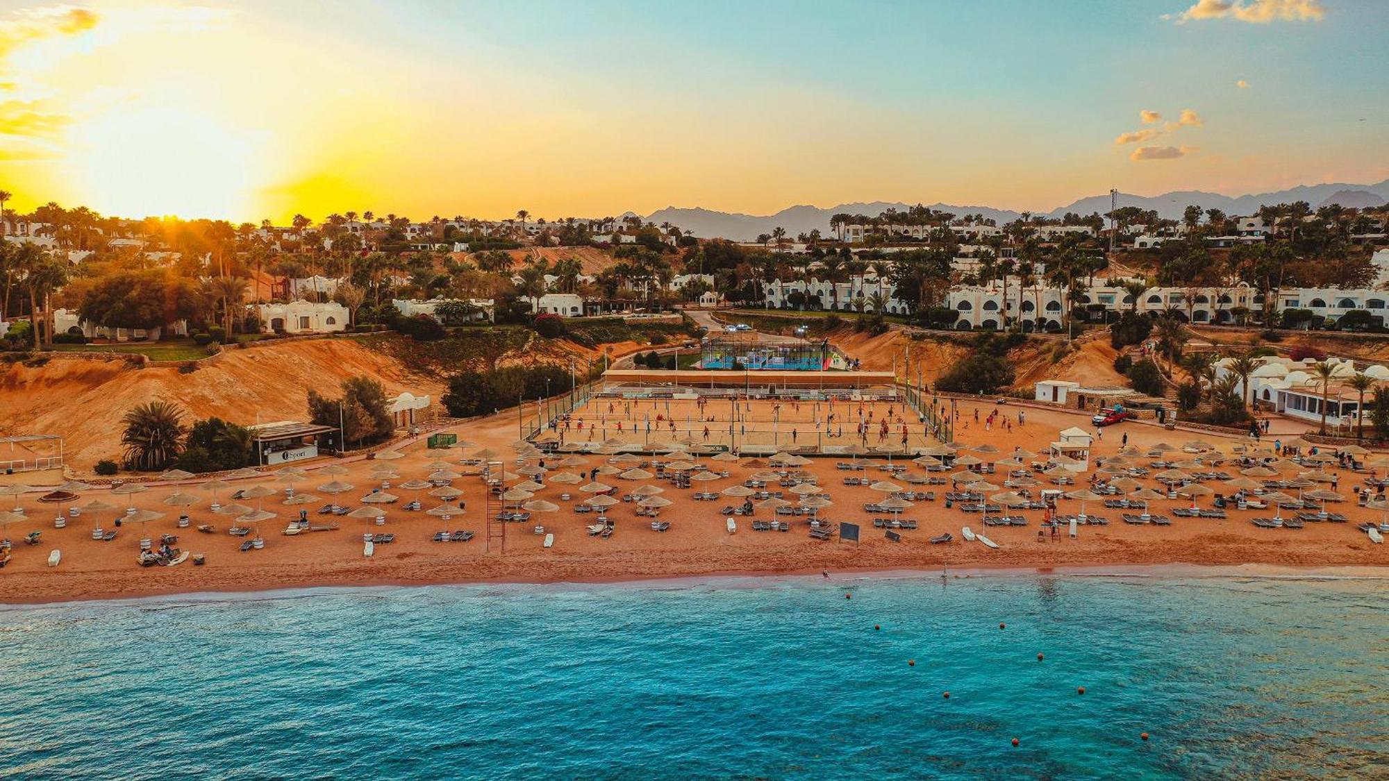 Domina Coral Bay Resort, Diving , Spa & Casino شرم الشيخ المظهر الخارجي الصورة Sunset at the beach