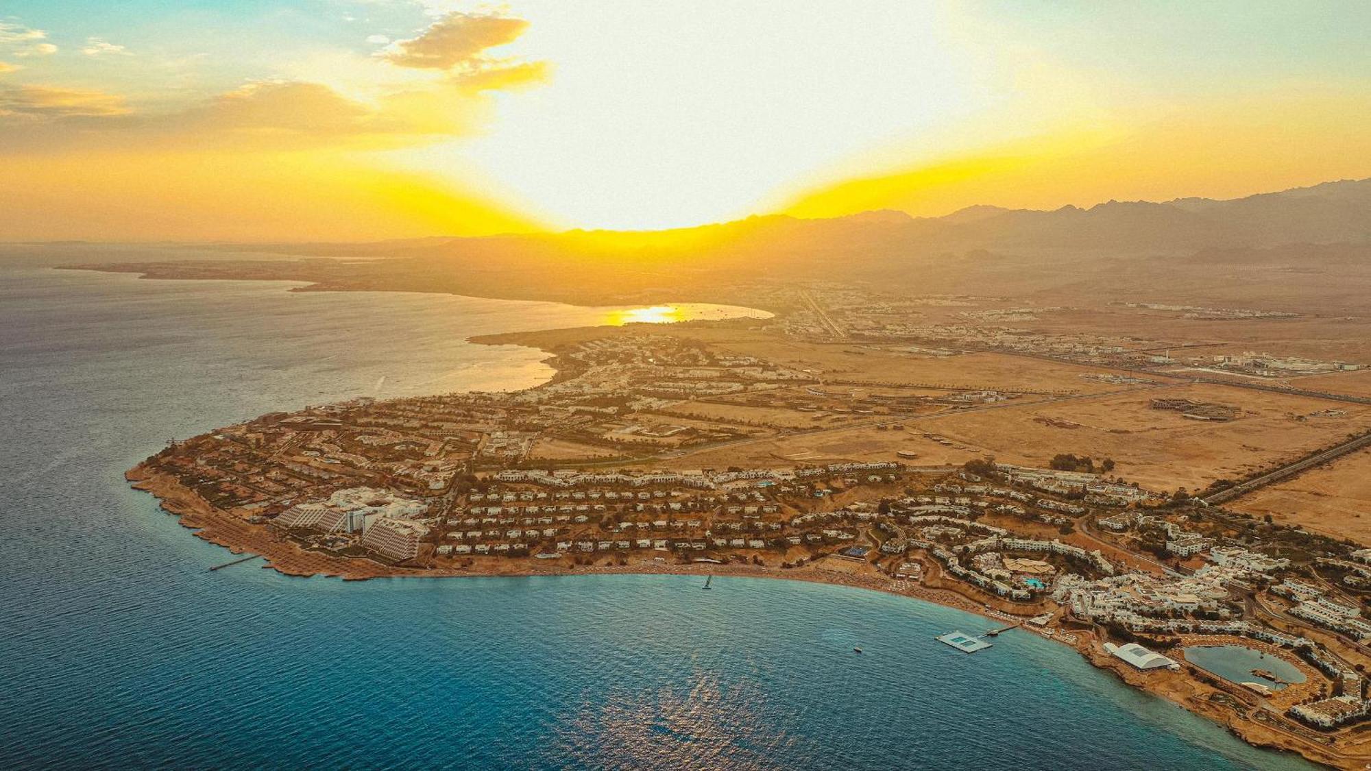 Domina Coral Bay Resort, Diving , Spa & Casino شرم الشيخ المظهر الخارجي الصورة Aerial view of Eilat